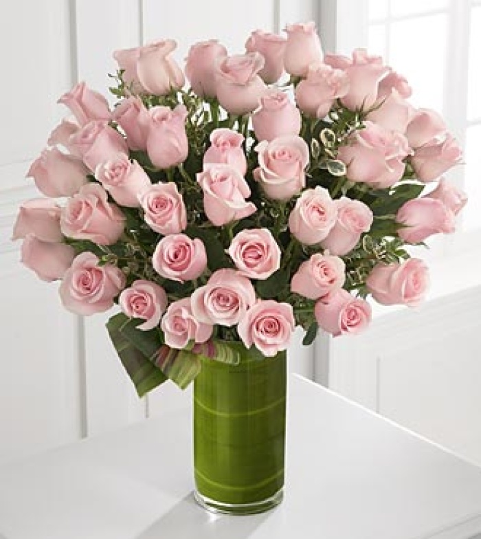 Delighted Luxury Rose Bouquet - 24-inch Premium Long-Stemmed Ros